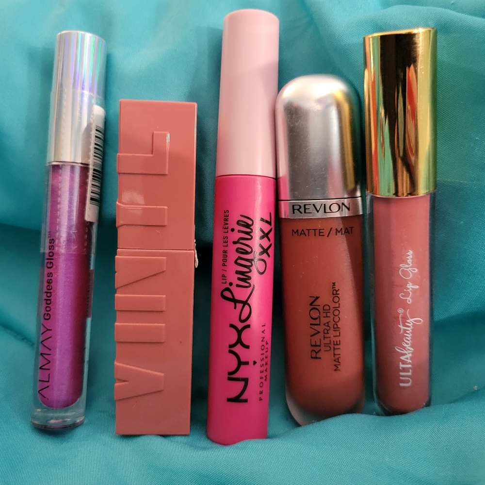 Lippies bundle ! Swatched , never used!!